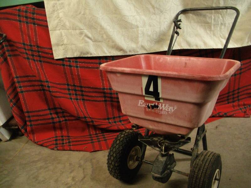 Lawn & Garden Spreader