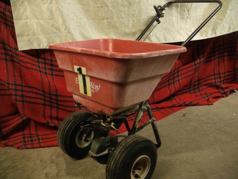 Lawn & Garden Spreader