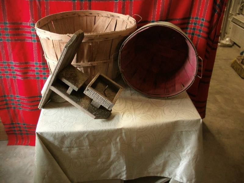 FruitVegetable Baskets & Squirrel Feeder