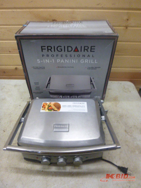 lot 15 image: Frigidaire Professional 5-in-1 Panini Grill