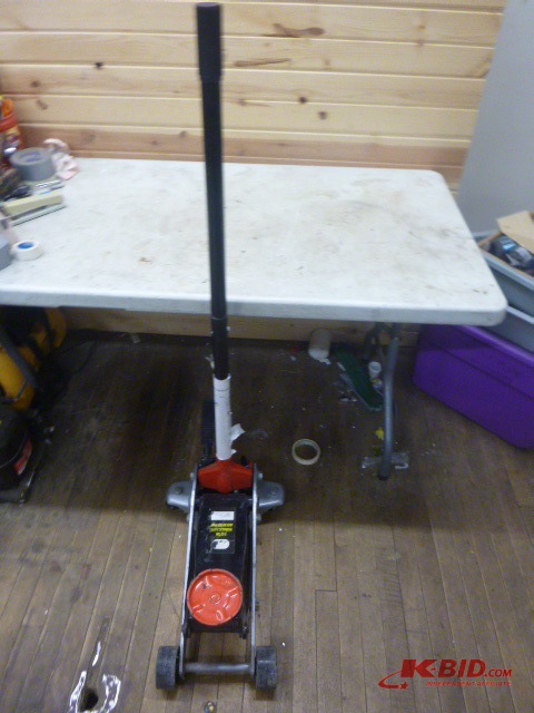 lot 23 image: iit Floor Jack