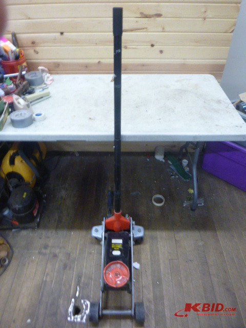 lot 24 image: iit Floor Jack