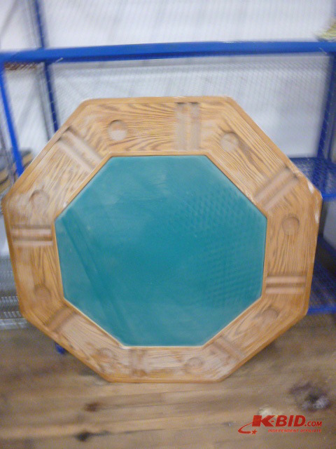 lot 26 image: Poker Table