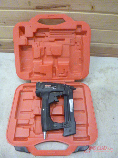 lot 32 image: Craftsman Brad Nailer