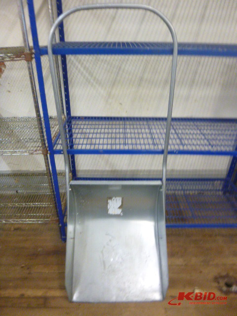 lot 44 image: Snow Scoop