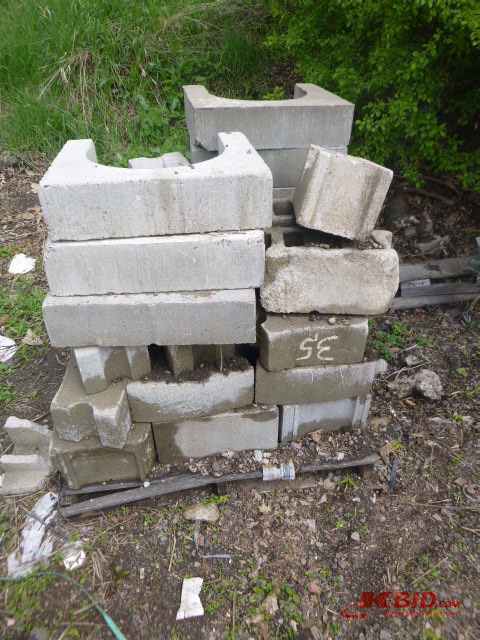lot 69 image: Miscellaneous Cement Blocks