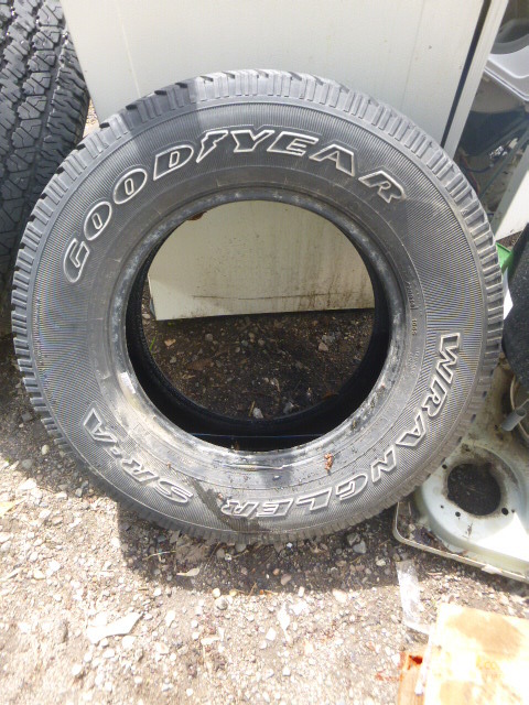 lot 72 image: Goodyear Wrangler SR-A Tire
