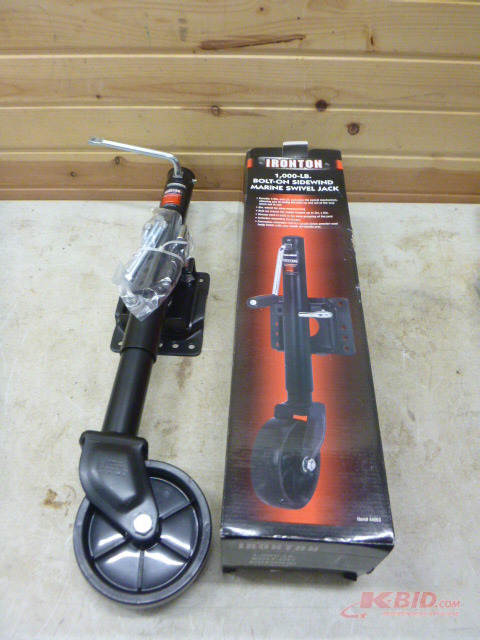 lot 74 image: Ironton Bolt-On Sidewind Marine Swivel Jack