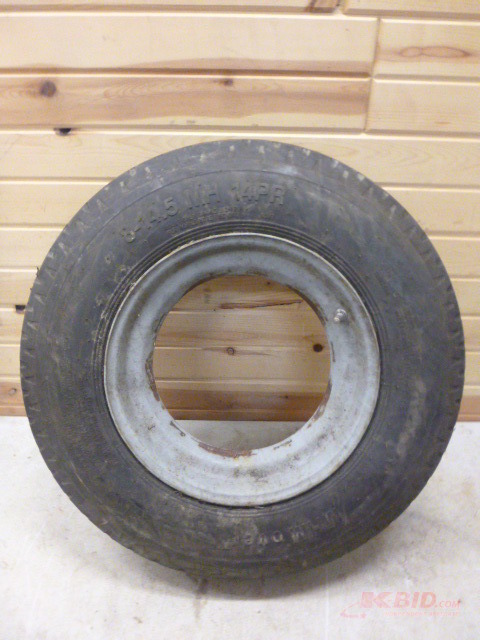 lot 77 image: Trailer House Tire