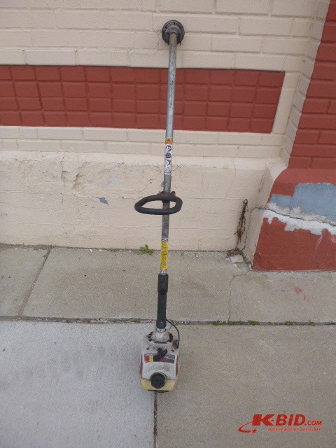 lot 78 image: Ryobi Weed Whip