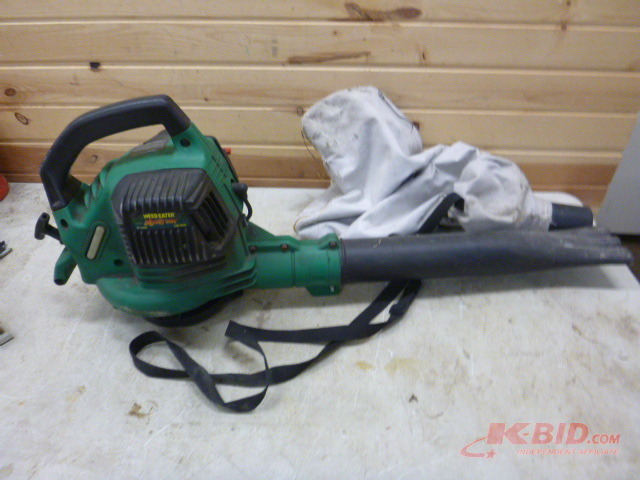 lot 80 image: Weed Eater Blower Vac