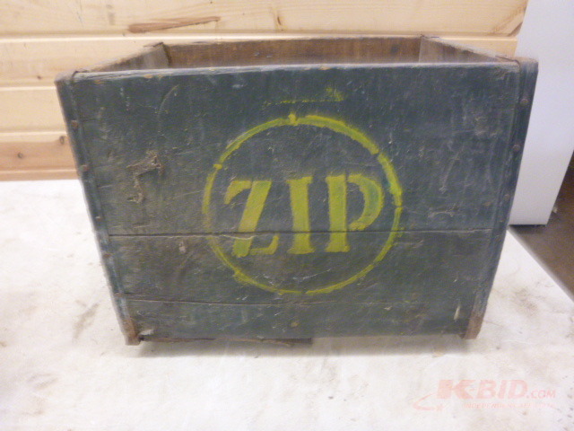 lot 105 image: Vintage Zip Wood Crate