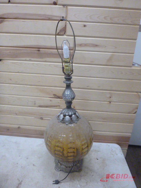 lot 106 image: Table Lamp