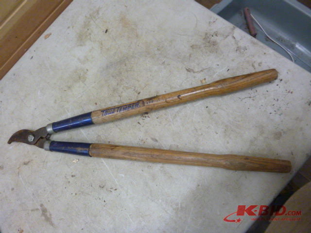 lot 115 image: True Temper Pruner