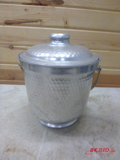 lot 121 image: Aluminum Ice Bucket