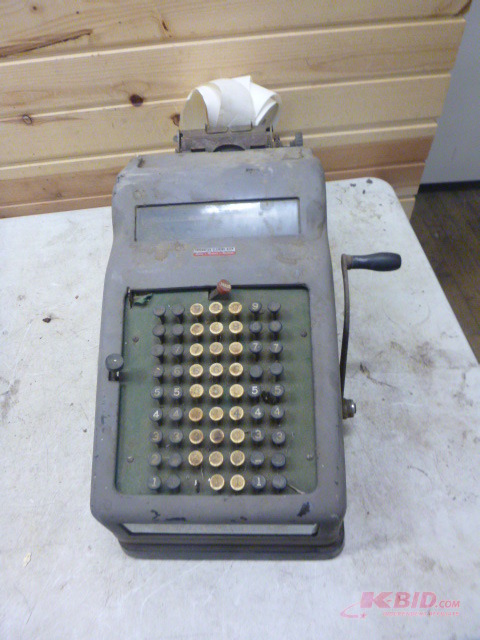 lot 148 image: Wales Adding Machine
