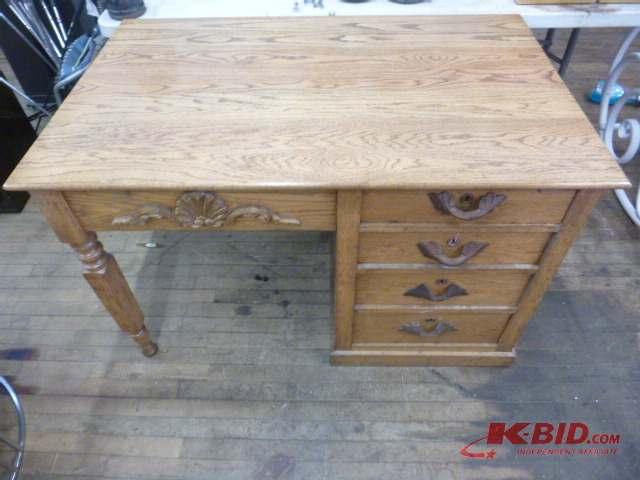 lot 159 image: Vintage Oak Desk