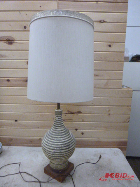 lot 168 image: Table Lamp
