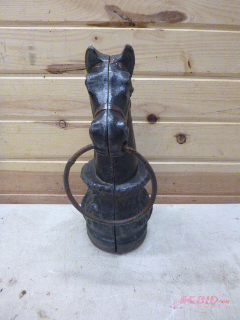 lot 172 image: Horse Head Dcor