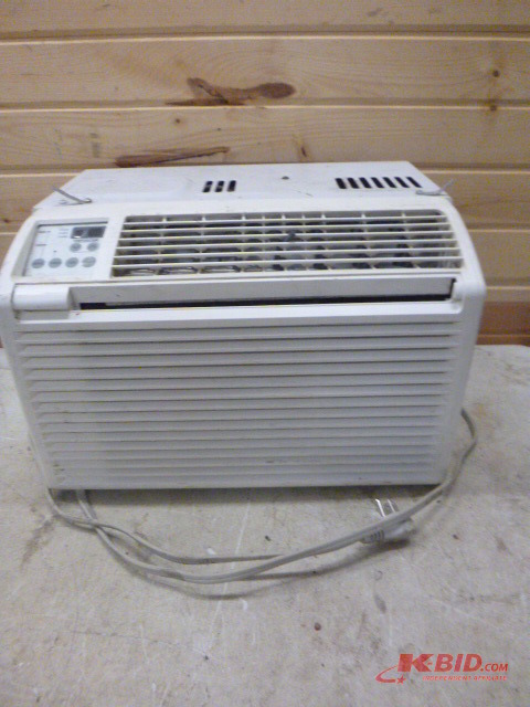 lot 183 image: Small Window Air Conditioner