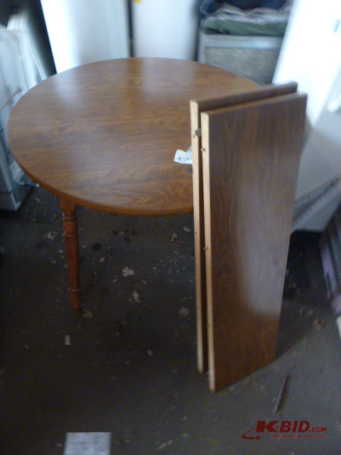 lot 184 image: Round Dinette Table