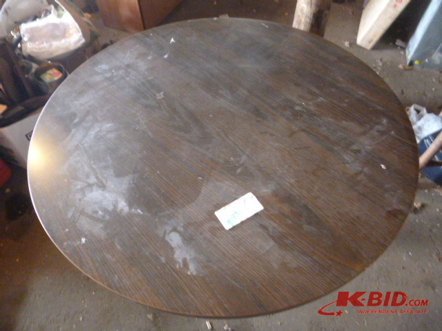 lot 185 image: Round Dinette Table