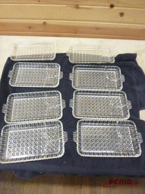 lot 186 image: 8 Serving Plates