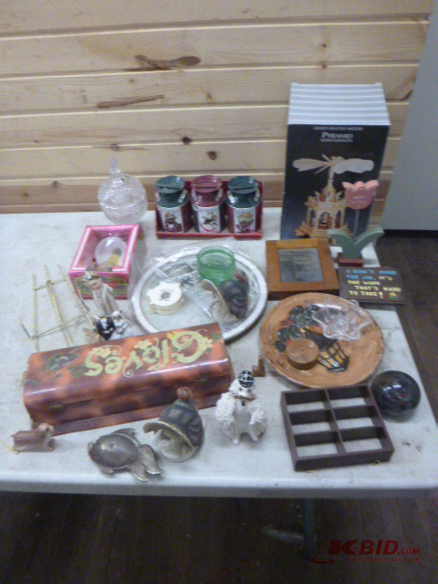 lot 192 image: Miscellaneous Home Dcor