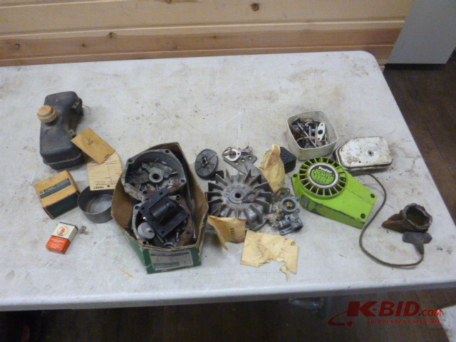 lot 194 image: Miscellaneous Small Engine Parts