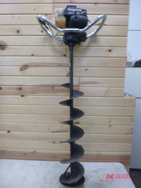lot 195 image: Magnum III Plus Ice Auger