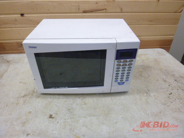 lot 197 image: Haier Microwave