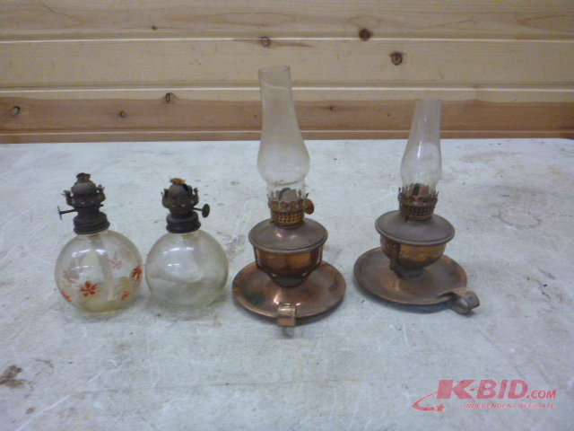 lot 198 image: 4 Small Oil Lamps