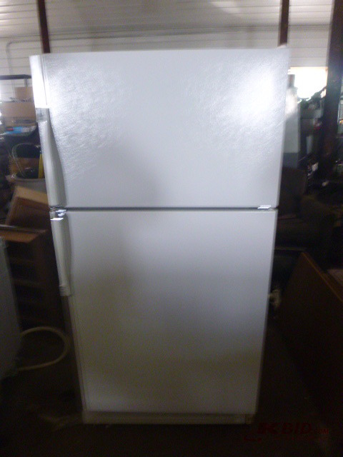 lot 1 image: Magic Chef RefrigeratorFreezer