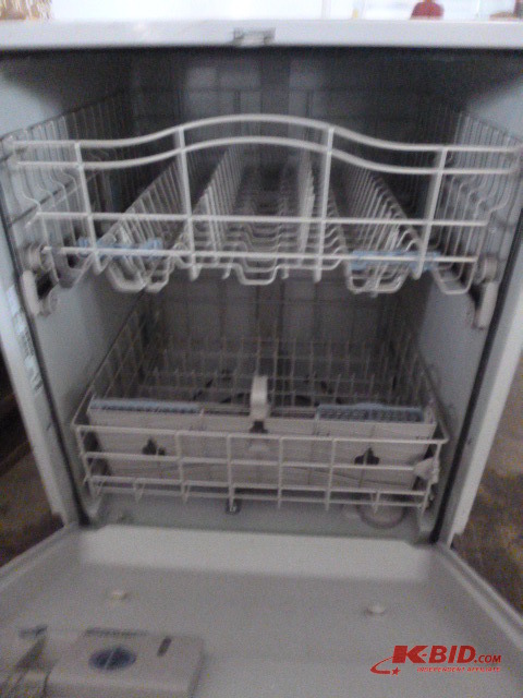 lot 2 image: Whirlpool Gold Dishwasher