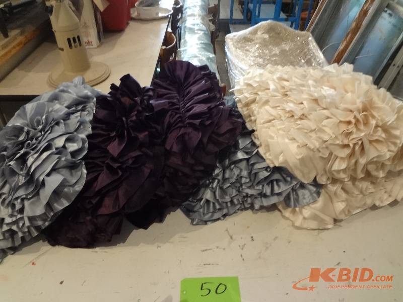 Lot of Way Frilly Pillows
