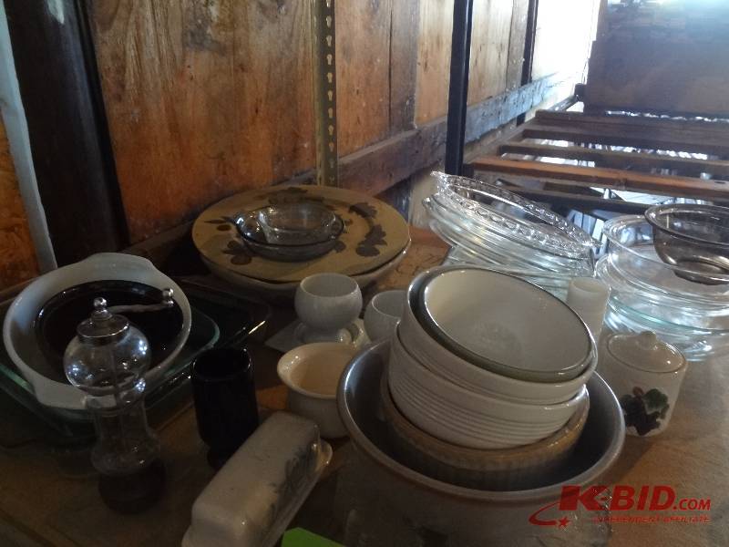 LARGE Lot of Kitchen Ware