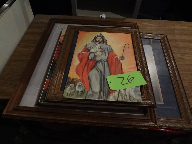 Lot of Frames and Pictures