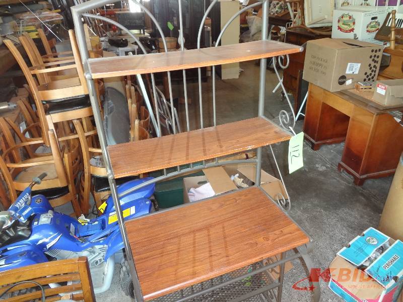 Nice Bakers Rack