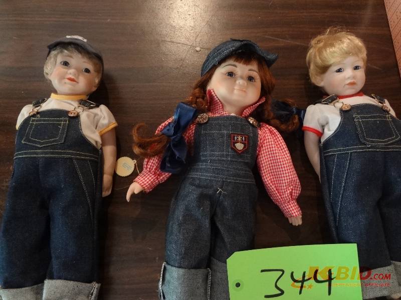 (4) Dolls