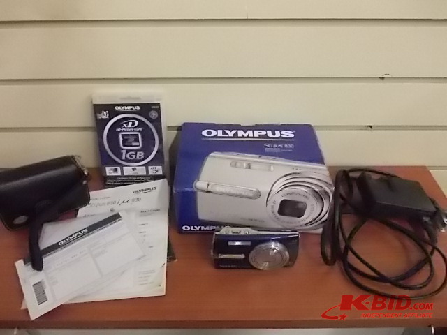 lot 1 image: Olympus Stylus 830 Digital Camera - Works