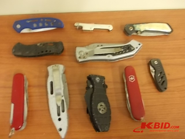 lot 6 image: Collection Of 10-Folding Knives