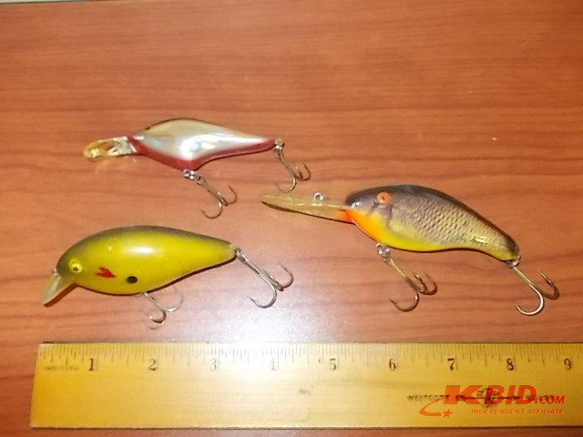 lot 39 image: 3-Lures