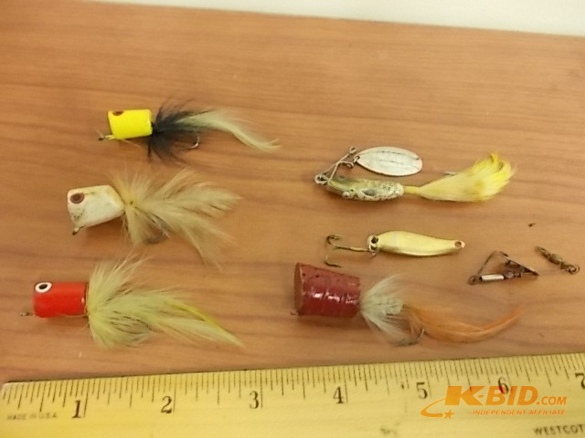 lot 43 image: 7-Assorted Poppers (1-Heddon #3 Spin Fish)