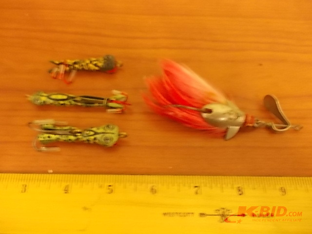 lot 45 image: 4-Lures (3-Frogs, 1-Other)
