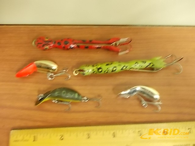 lot 48 image: 5-Lures (Heddon Tiny Tad, 2-Frogs, 2-Hand Made From Clothes Pins)