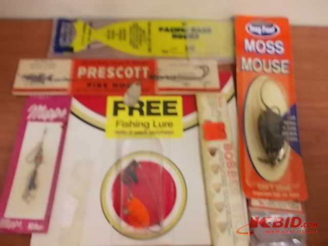 lot 56 image: Lot Of Vintage Tackle In Orginal Packaging