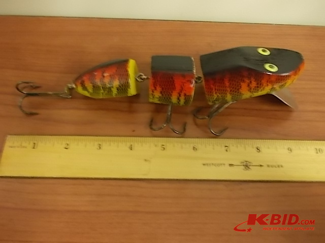 lot 12 image: Large Yellow Musky Lure