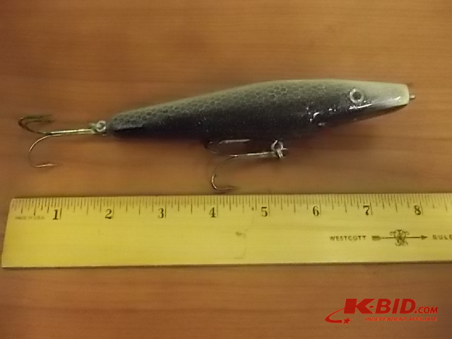lot 13 image: Large Silver Musky Lure