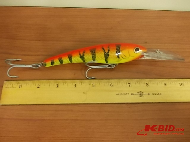 lot 14 image: Large Storm Musky Lure