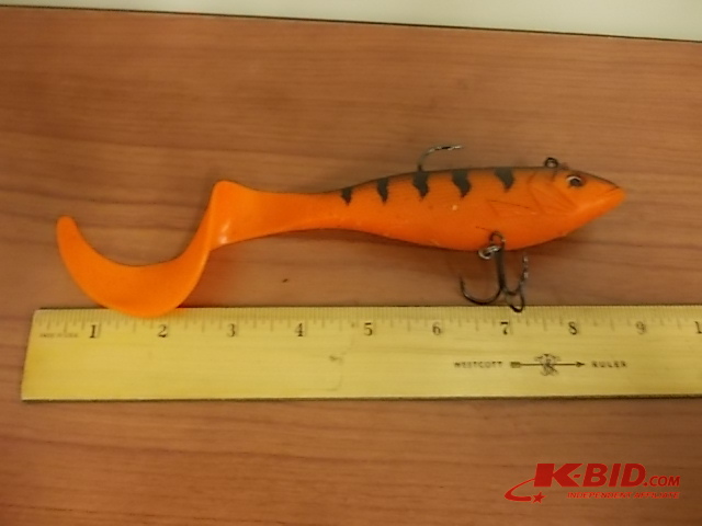 lot 16 image: Large  Rubber Musky Lure